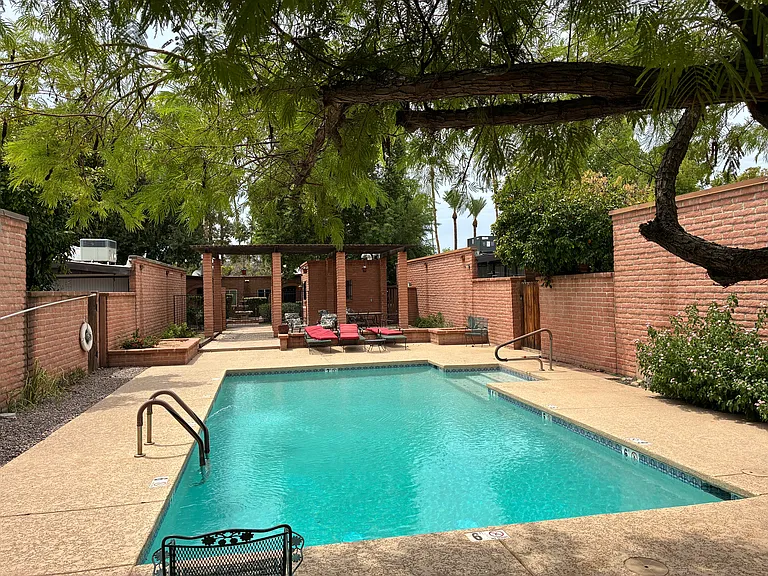 Closest swimming pool