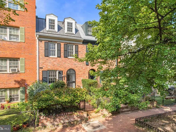 213 9th St SE, Washington, DC 20003