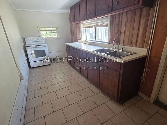 5th image of 316 N Chestnut St #A