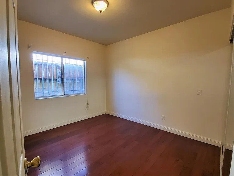 608 N Serrano Ave — Photo 10