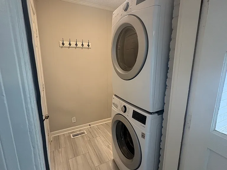 2411 Milton Dr — Photo 9