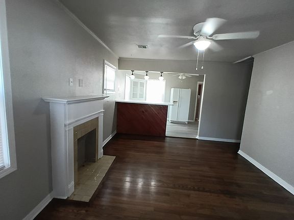 3rd image of 408 N Marshall Dr