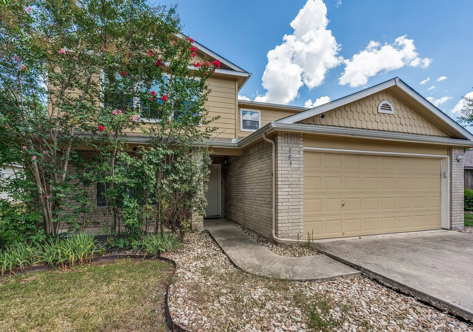 4-Bedroom in The Enclave at Willow Point — Photo 2