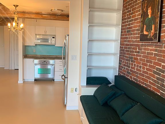 5th image of 172 Middle St APT 407