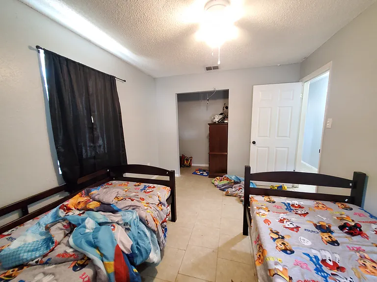 909 Howard St — Photo 15