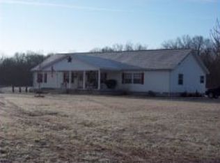 2095 Old Town Rd, Stonefort, IL 62987