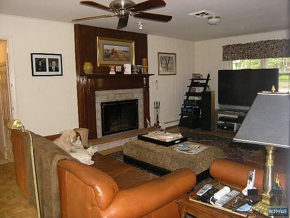 3rd image of 55 Carnot Ave
