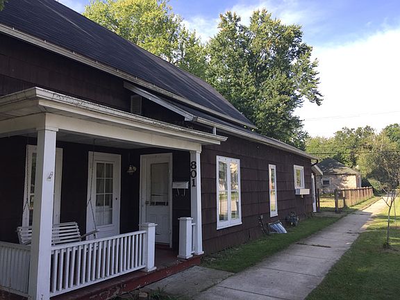2nd image of 801 Emerson St