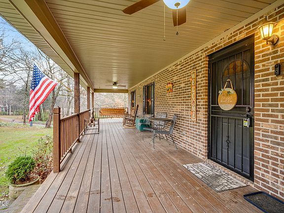 5th image of 1934 Old Walnut Ln