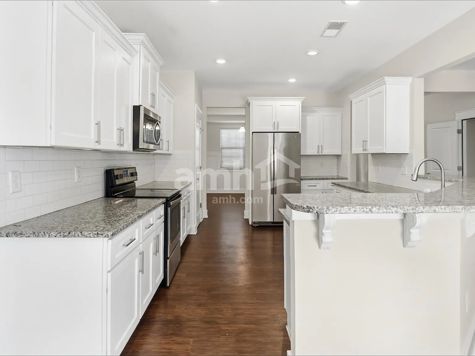 4 bed, 3.0 bath, 2814 sqft, $3,310 — Photo 3
