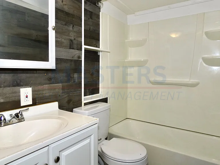 10635 Ford Rd — Photo 26