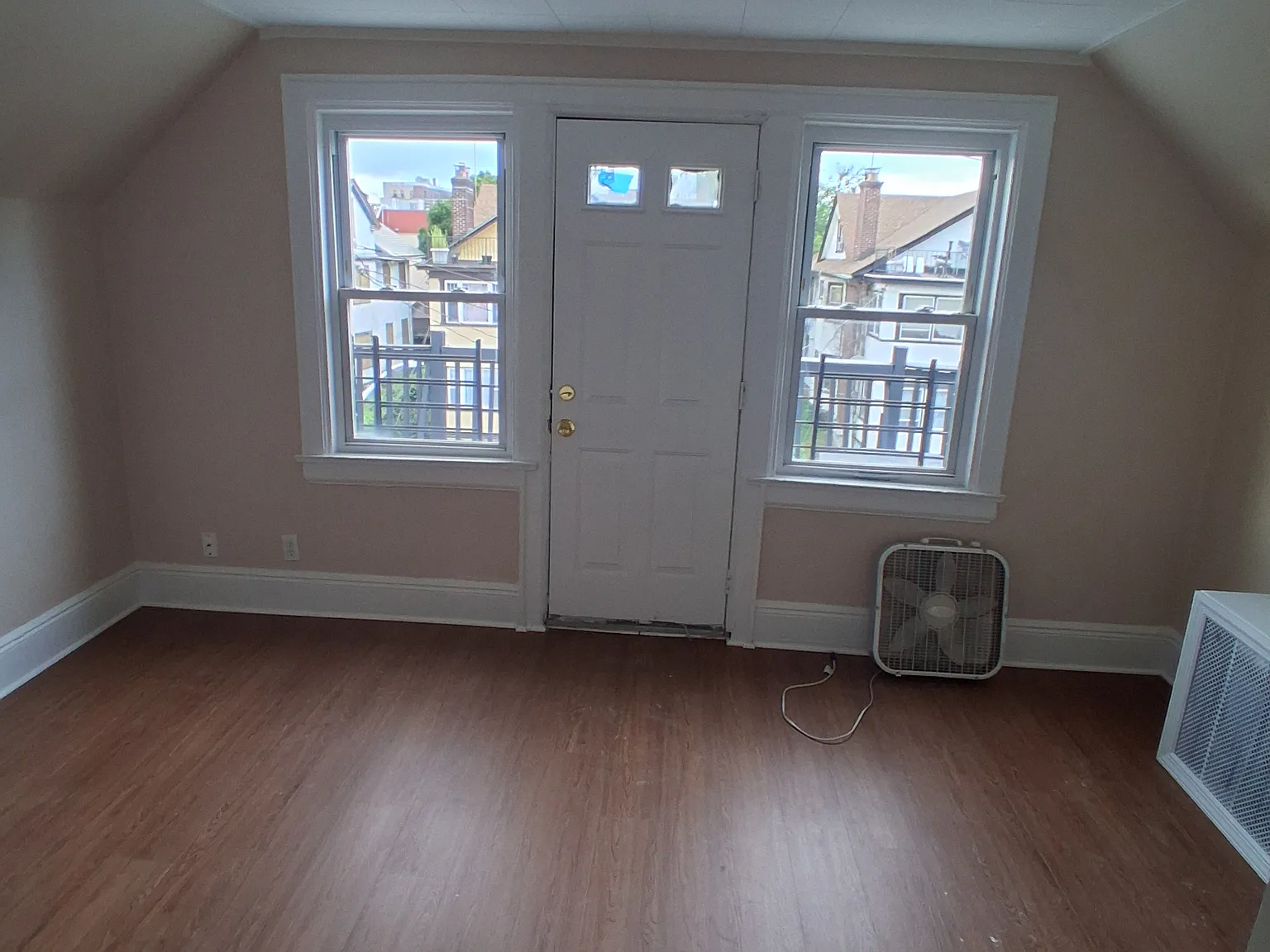 20 Beekman Ave — Photo 1