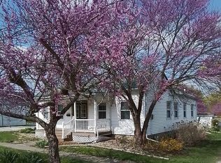 205 NW Cross St, Mount Sterling, IL 62353