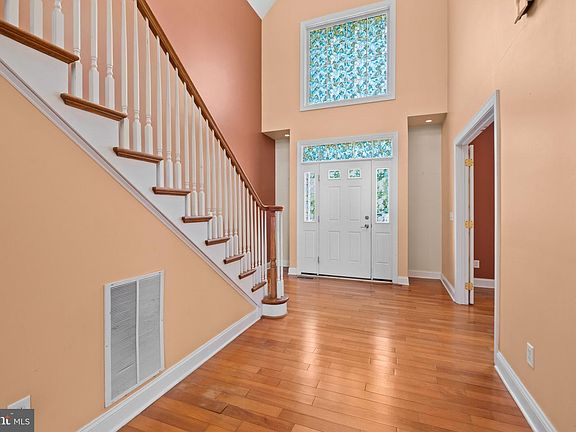 4th image of 29134 Finch Ln