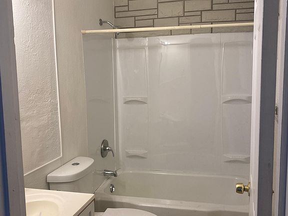 4th image of 6122 Washington Ave