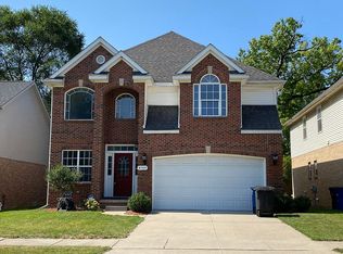 8785 Oak Ridge Trl, Westland, MI 48185