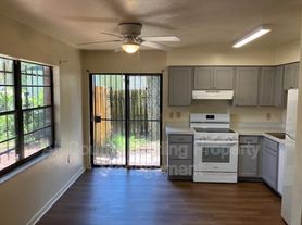 1018 SW 60th Ter, Gainesville, FL