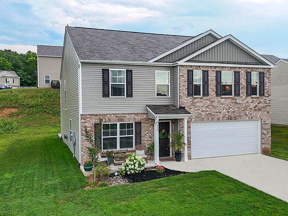 4th image of 220 Newman Cir
