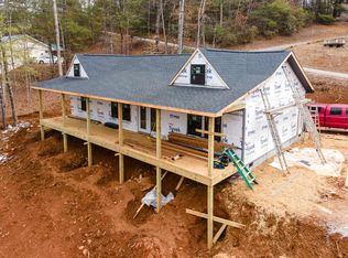 30 Fox Ridge Cir, Franklin, NC 28734