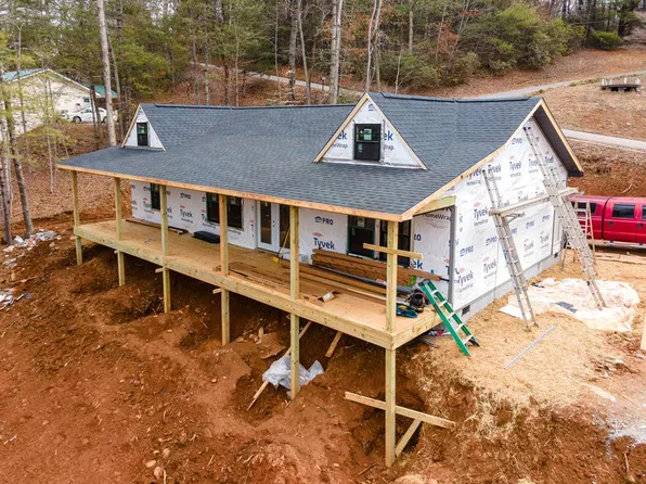 30 Fox Ridge Cir, Franklin, NC 28734