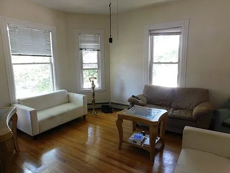 2 bed, 1.0 bath, $3,250 — Photo 2