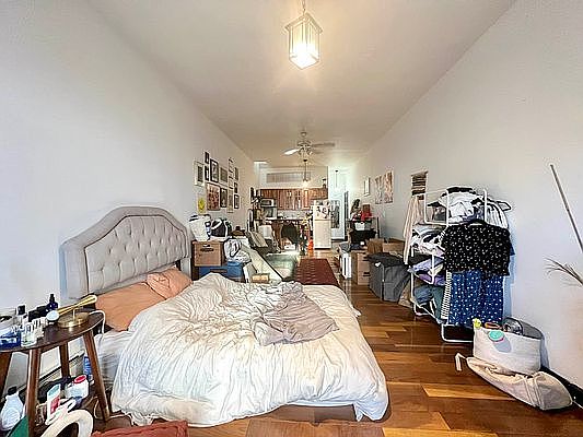 4th image of 164 Manhattan Ave #4