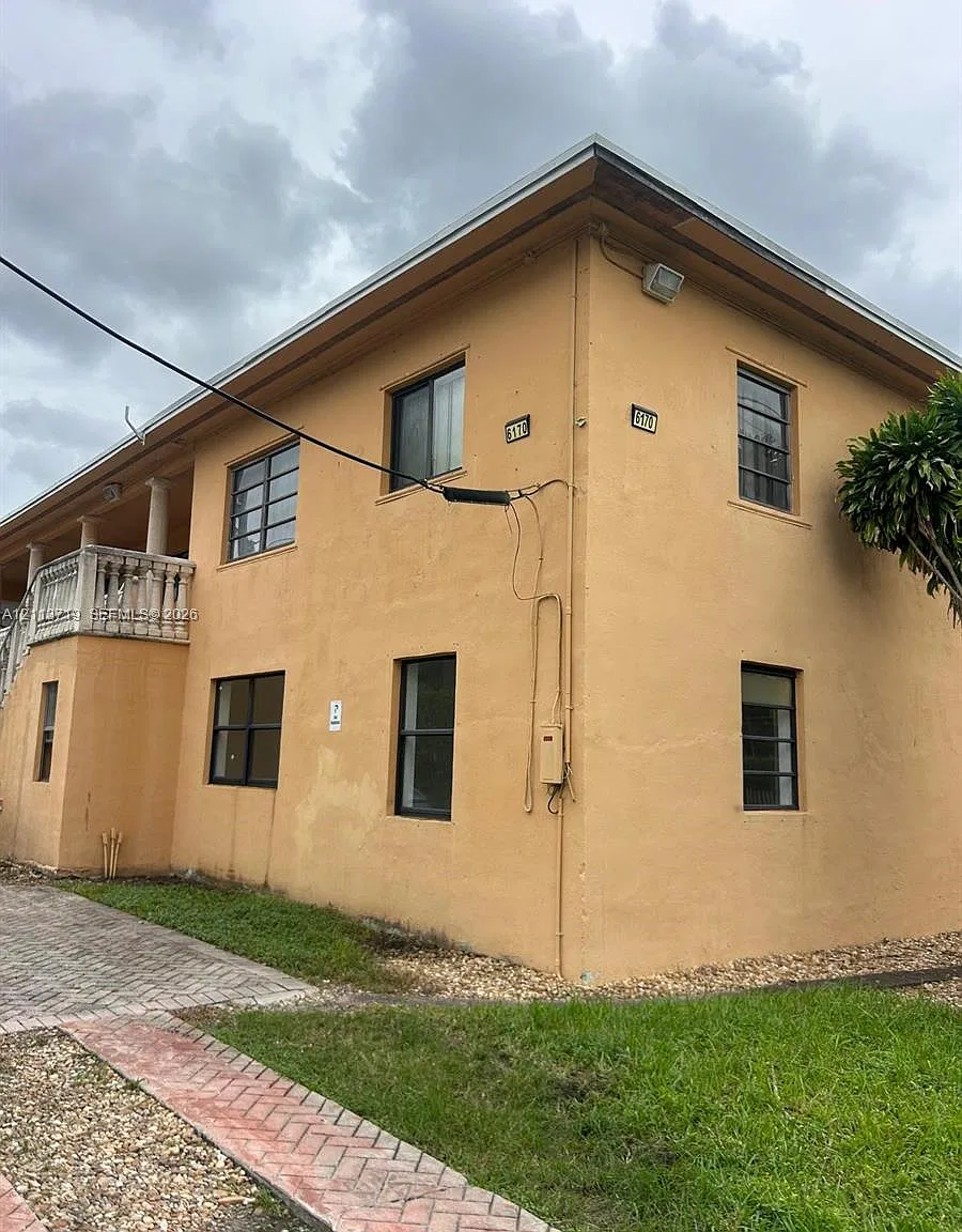 South Miami Villas Condo — Photo 1