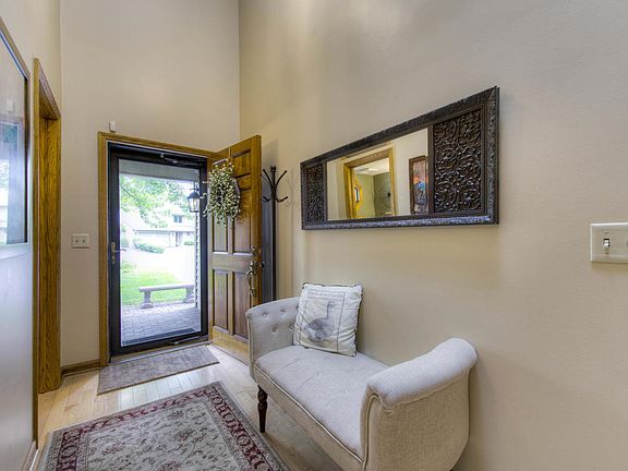 2nd image of 4155 Terraceview Ln N