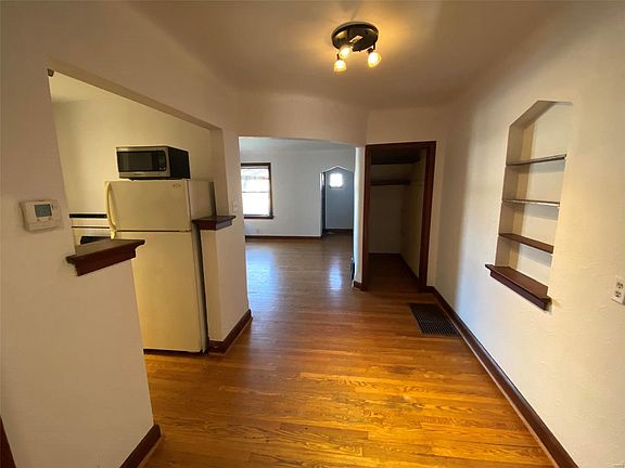 4th image of 6376 Bancroft Ave