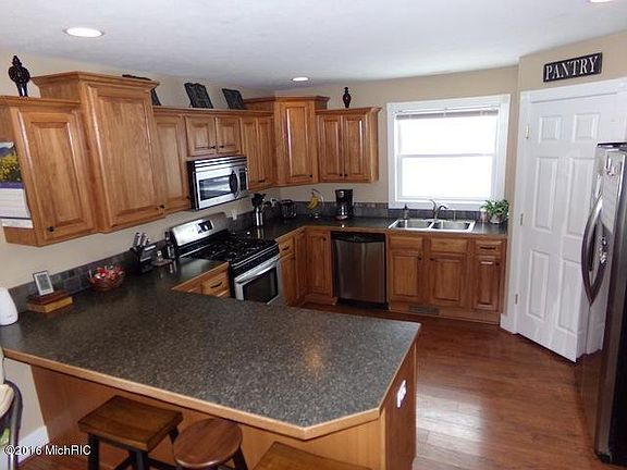 4th image of 2250 Canterbury Ln