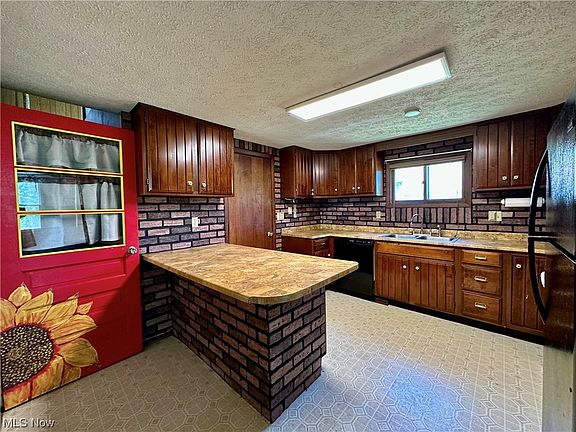 2nd image of 303 2nd St