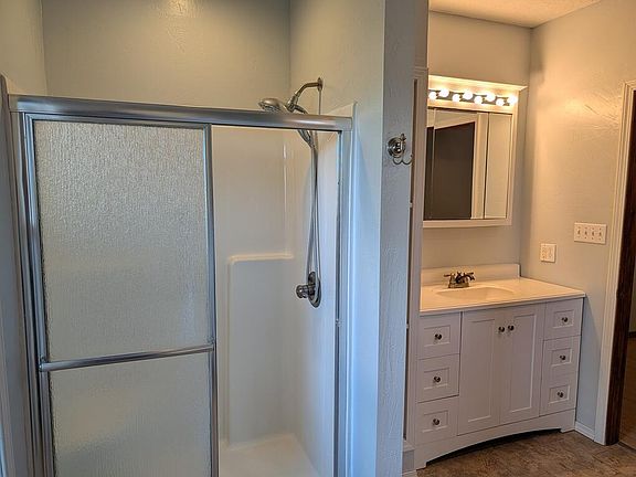 5th image of 1012 N Walleye Street