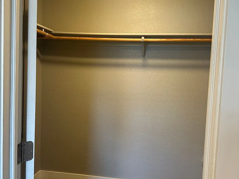 411 N 800 W — Photo 15