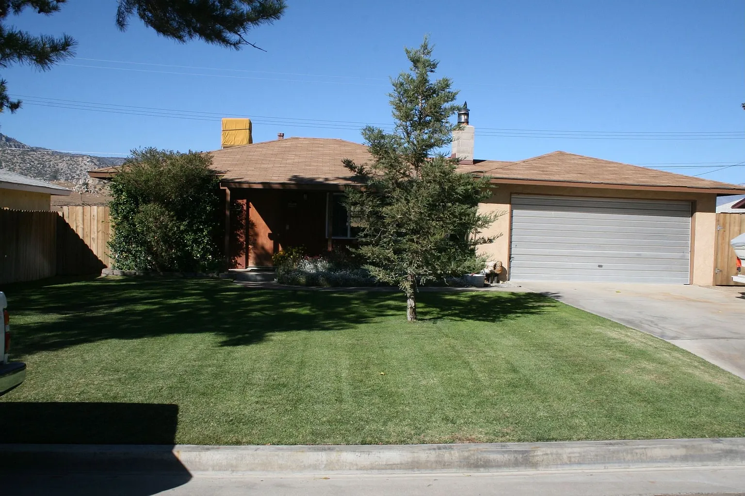 2117 Crestview Ave photo 1