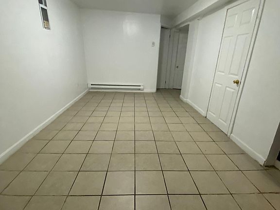 4th image of 2784 Creston Ave #Basement