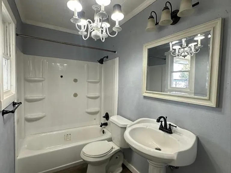 2309 Bradford St — Photo 13