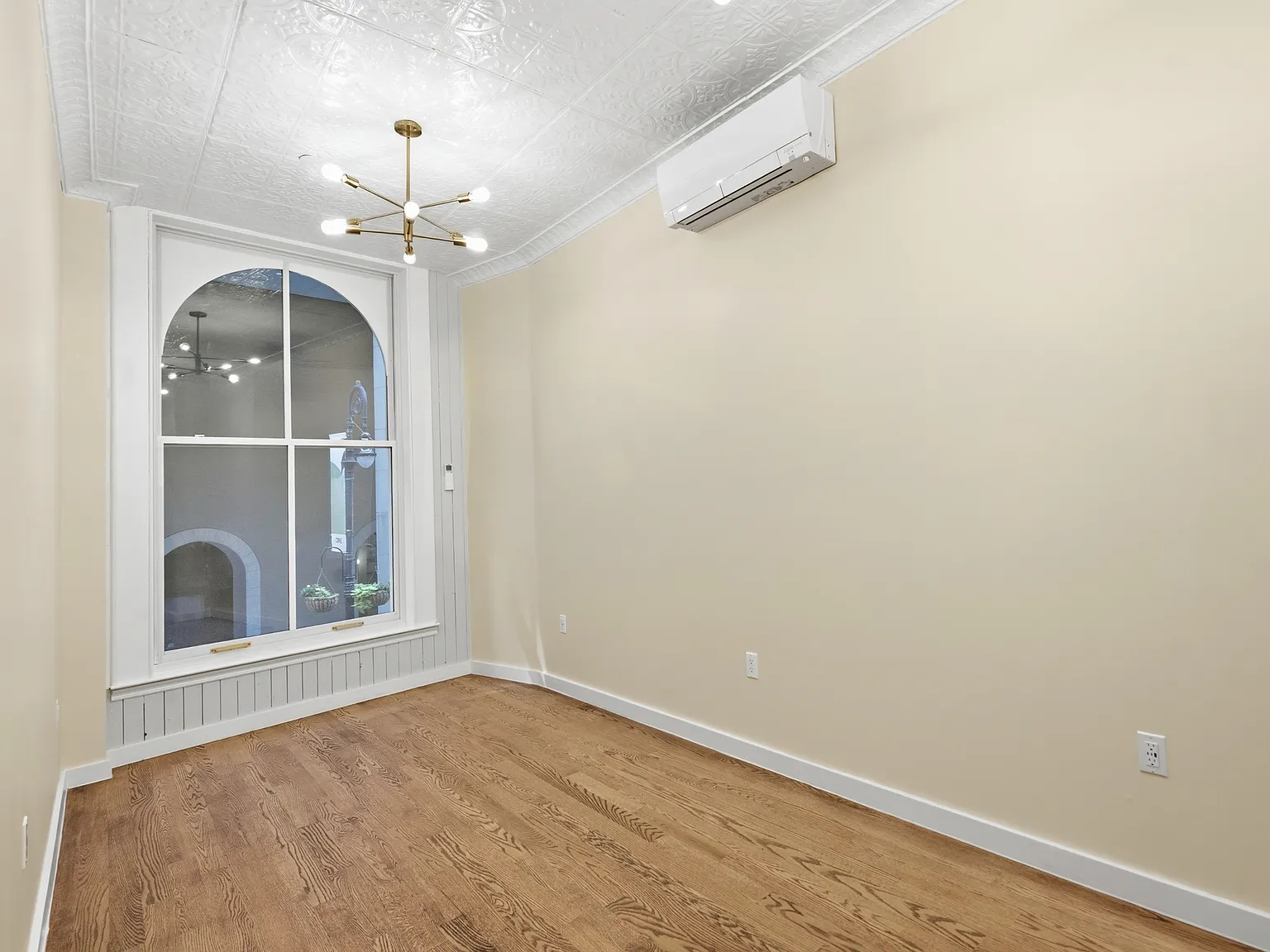 63 Nassau Street — Photo 3