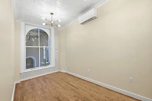 Bedroom, photo 1