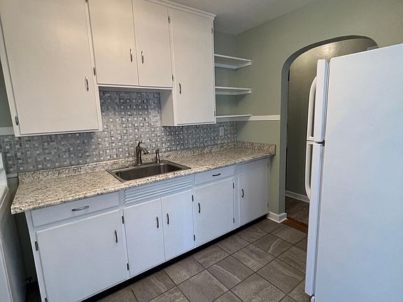 4th image of 780 27th Ave N #1