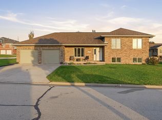 504 Bryn Dr, Peosta, IA 52068