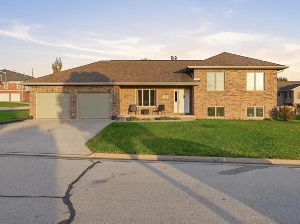 504 Bryn Dr, Peosta, IA 52068