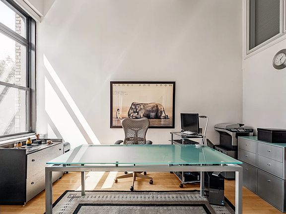 4th image of 529 W 42nd St APT 2V