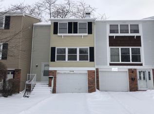 1909 Richmond Ct, Schaumburg, IL 60194