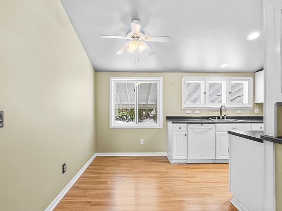 5th image of 870 Pine Grove Ave
