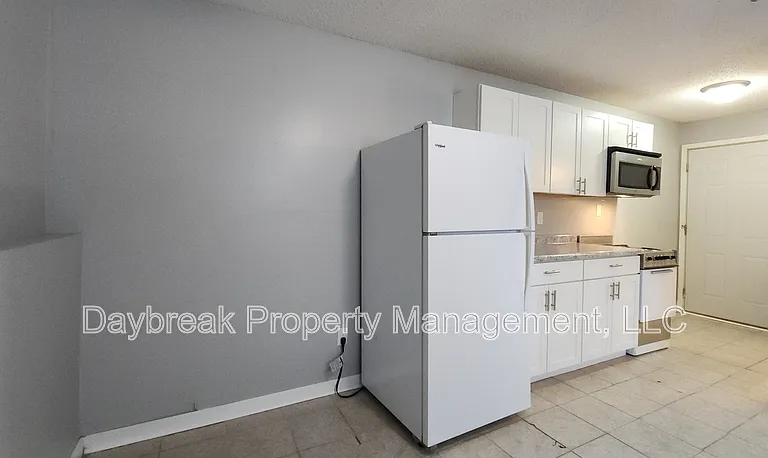 713 30th St N #4 — Photo 3