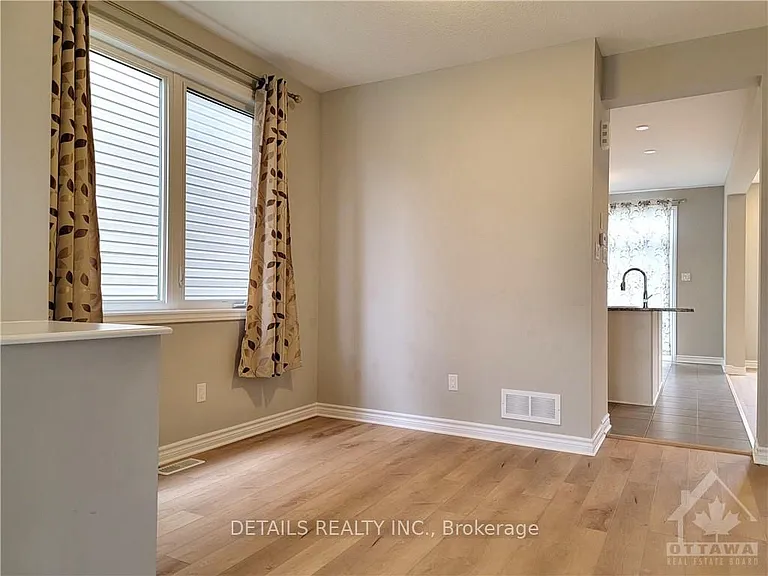 251 Saddleback Cres — Photo 4