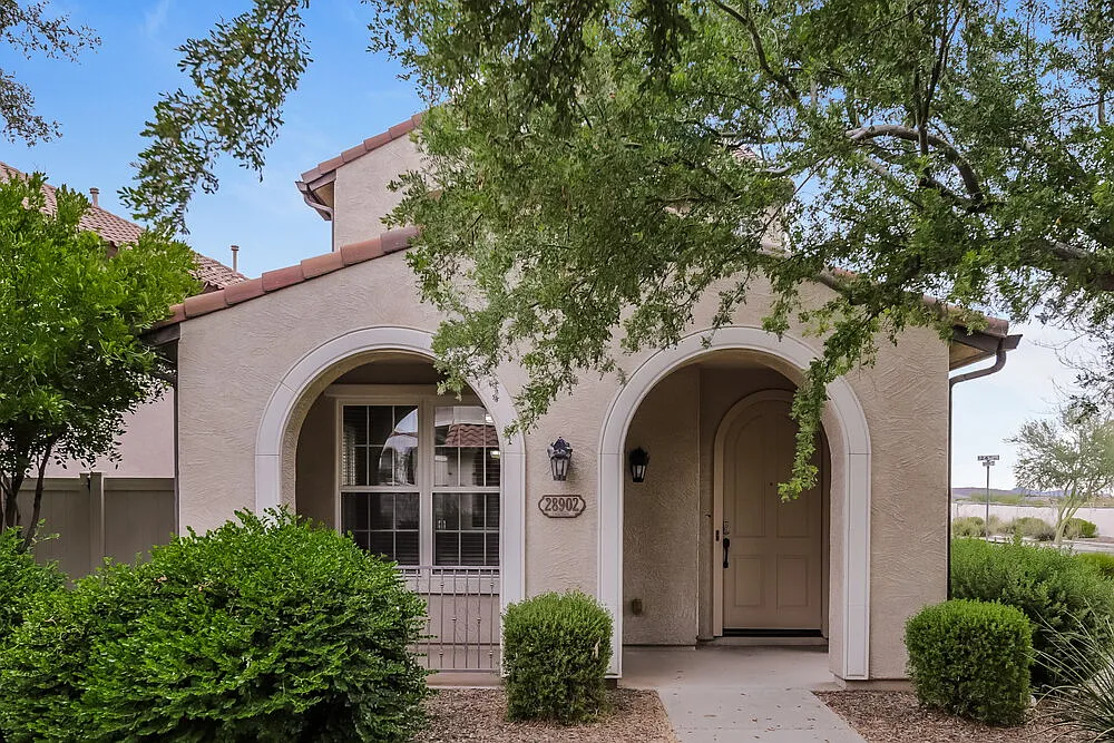 3 bed, 2.5 bath, 1609 sqft, $2,095 — Photo 1