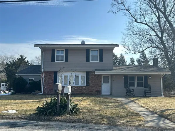 11 Margaret Rd, Taunton, MA 02780