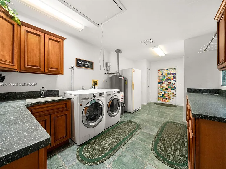 2551 Lakeview Dr — Photo 60