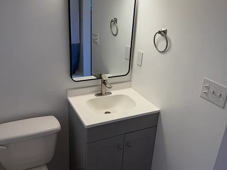 Upstairs Full Bathroom